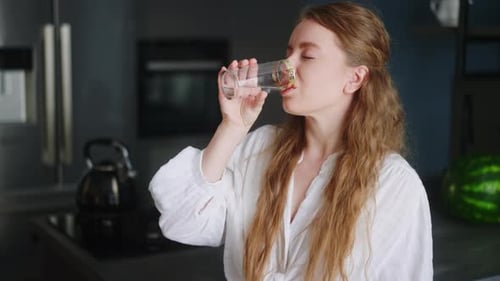 Reverse osmosis drinking water system producing clean filtered water